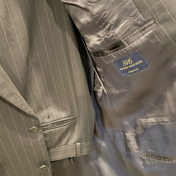 Brooks Brothers Gray Striped Mens Suit in 40R. Trousers Waist 31 and inseam 30” - Picture 2 of 3